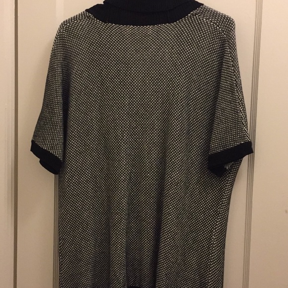 Calvin Klein short sleeve sweater - Picture 4 of 4